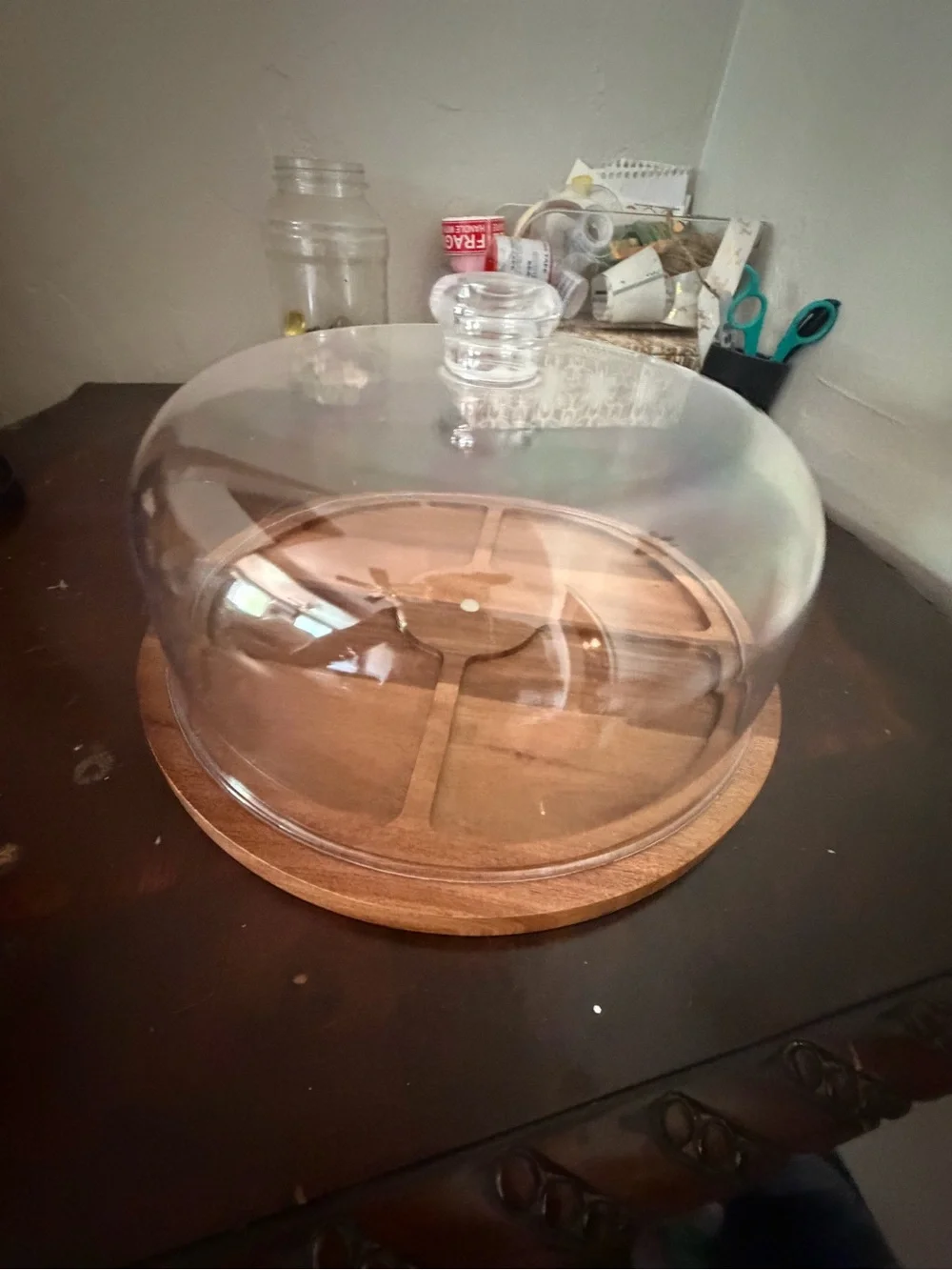Amazon Essentials Glass Cake Dome with Wooden Base - Clear & Brown
